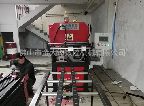  Guangdong zinc steel guardrail punching machine