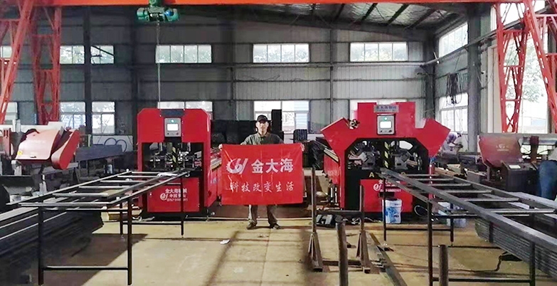  CNC punching machine